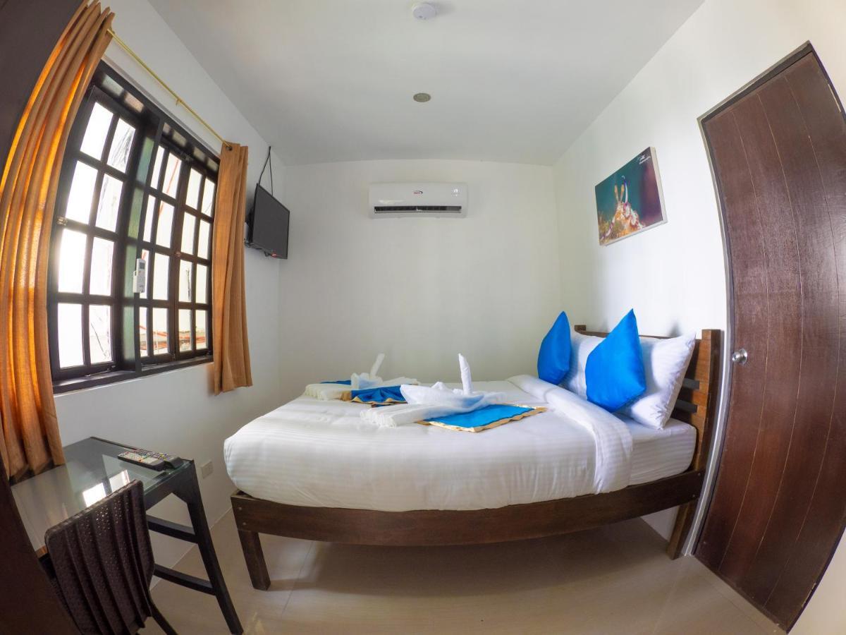 Blue Ribbon Dive Resort Mabini  Eksteriør billede